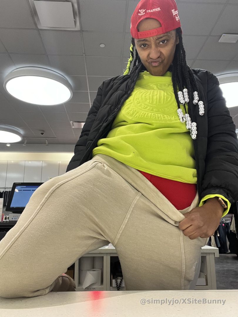 It’s scat 💩 time 😌✨