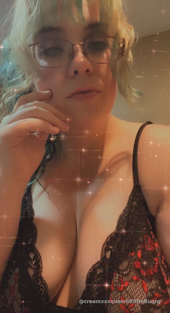 Cum play in the goddess’ den 💦💦