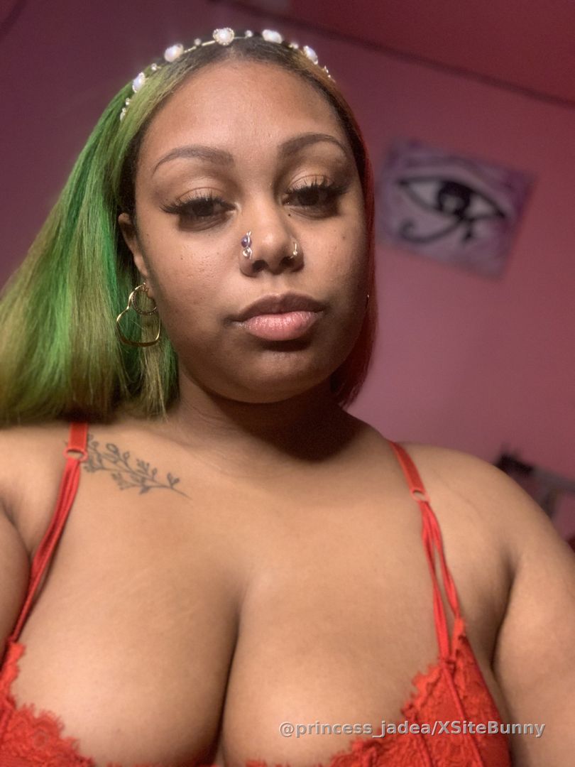 GODDAMN IM TOO PRETTY FOR YOU 🥵👑 

#PrincessJadeAsakura #SpoiledFinDomme 