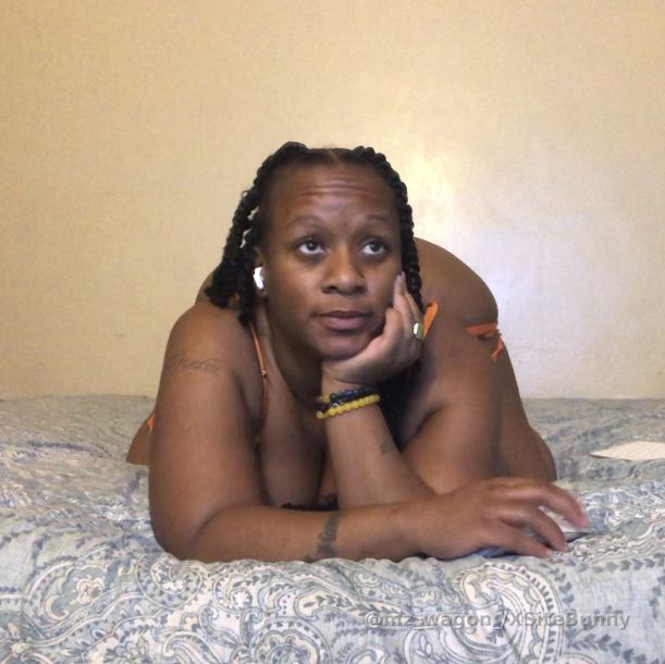 Guess what color I have on ?😳😳