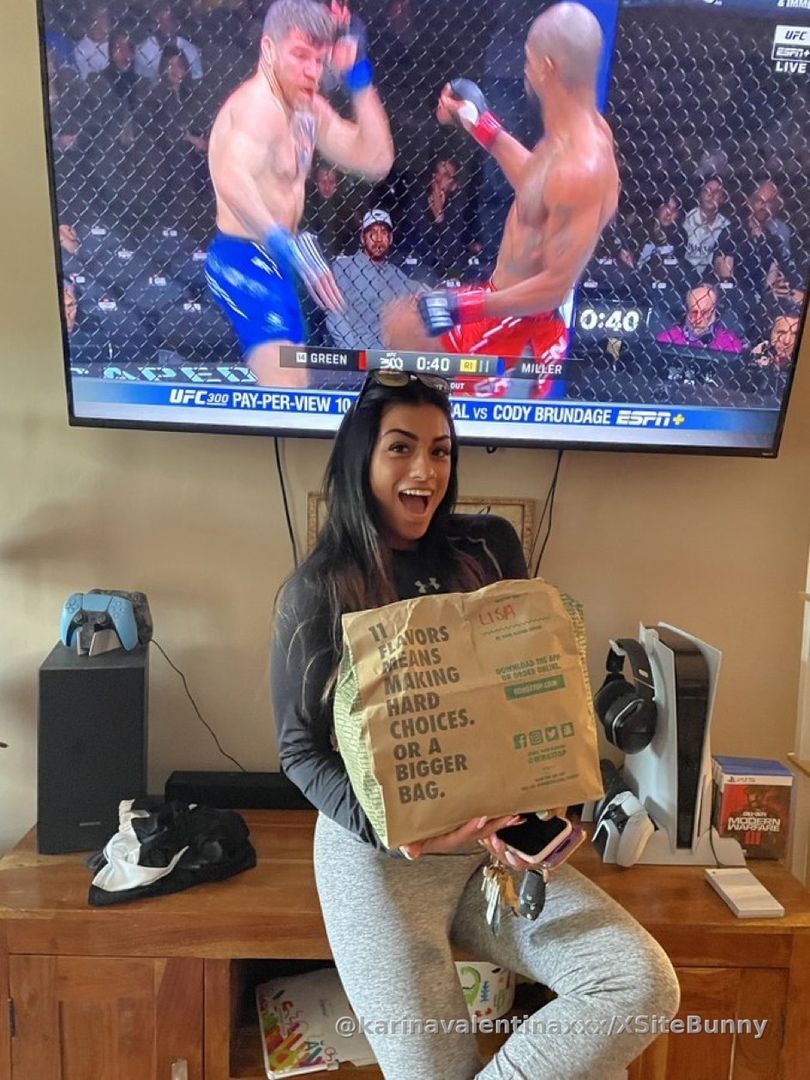 Am I not the wife of your dreams?😘