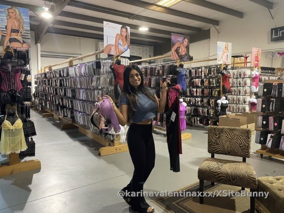 Out shopping for things to shoot in out here in Las Vegas… this place is huge 