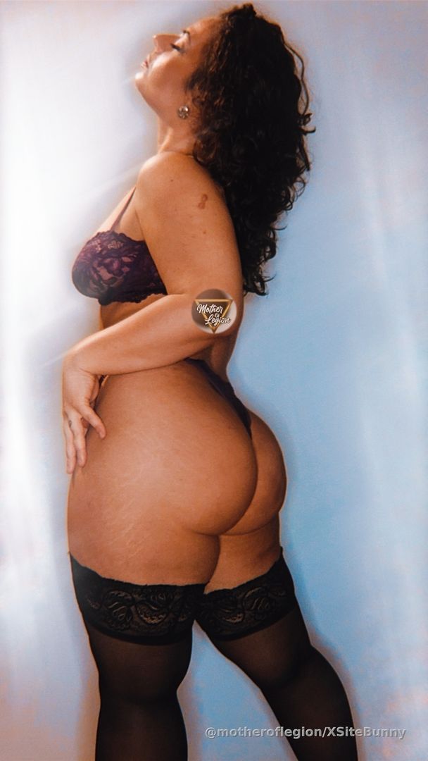 We're doing purple, because I miss the purple hair I had for 10 years.💜🖤