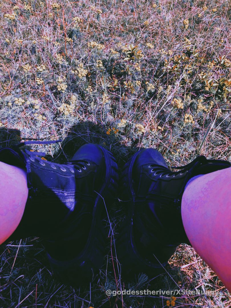 Stomping
all over your sorry sore loser face running up that hill

#bootworship #footworship #bootlover 