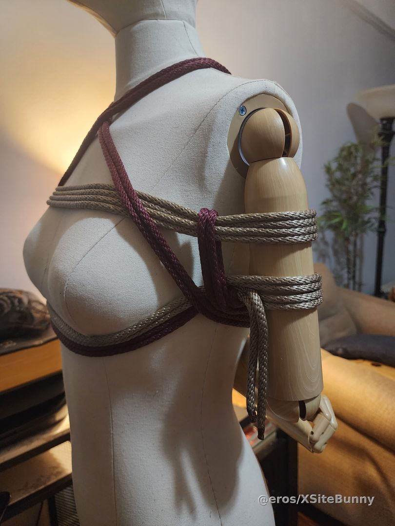 Cum and be my rope bunny 😈🪢➰️🐰