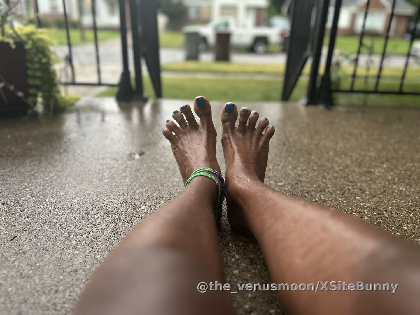 Pretty toes in the summer rain 🌧️