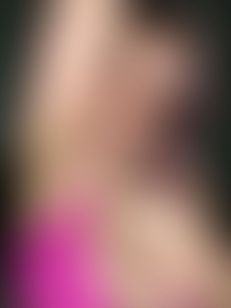 Perfume, candles, food, wine, Christmas trees… and yet, all you want to sniff is behind these pixels 😂 