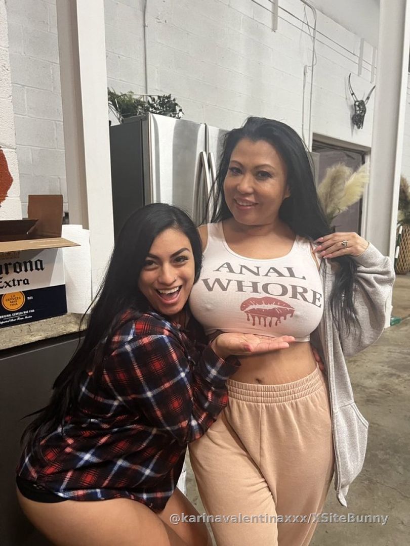 Hot wives come in all shapes sizes and colors and my girl @krystalDavisxxx got the shape I like