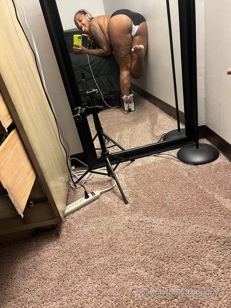 One more day in this bisshhh🩸😮‍💨🤪

Then it’s nasty time yalll miss me