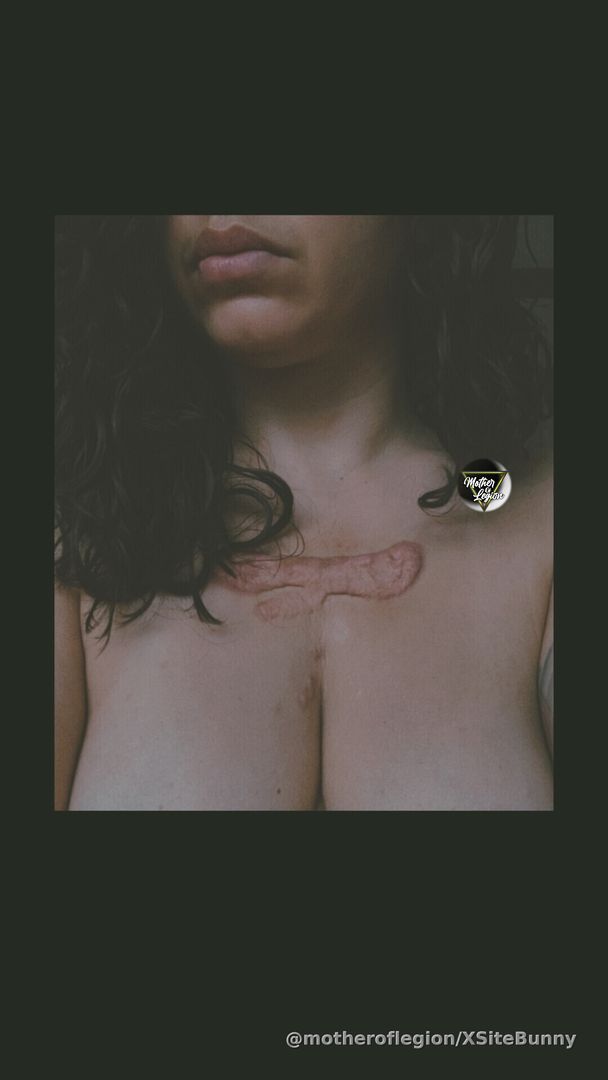 🎶Good mooorniiing🎶 BBs, you don't have to be or even feel positive to show up to yourself and others with Love. It's us who carry the most darkness, death, despondency who offer rebirth, reignition, repurpose with the Universal Love and Soft Voracious Heart we acquire, oftentimes at a very young age, for you to know that you are worthy of being here. We fight.☀️🖤