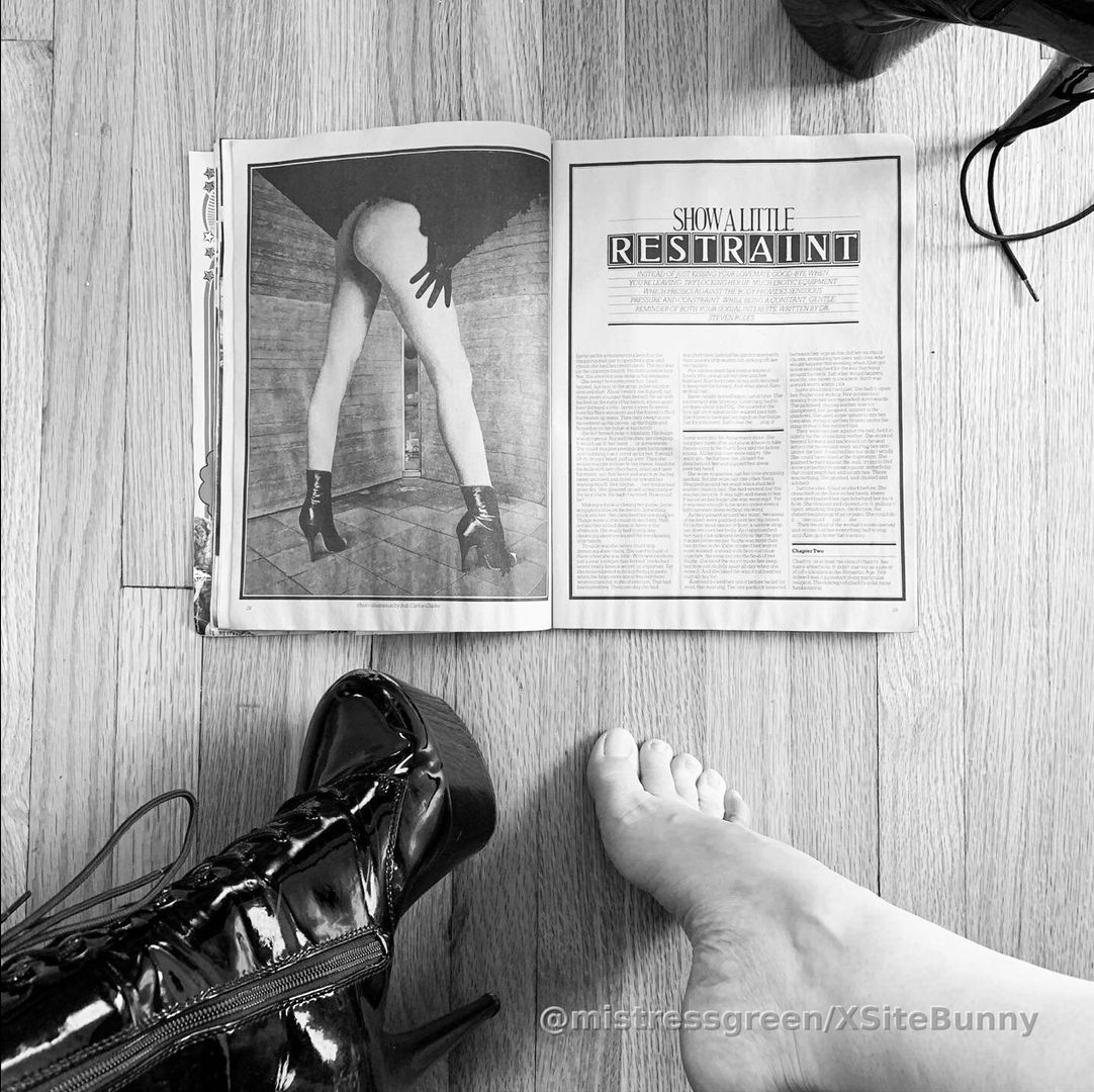 Some morning ready and enrichment. Tie my boot while I read.