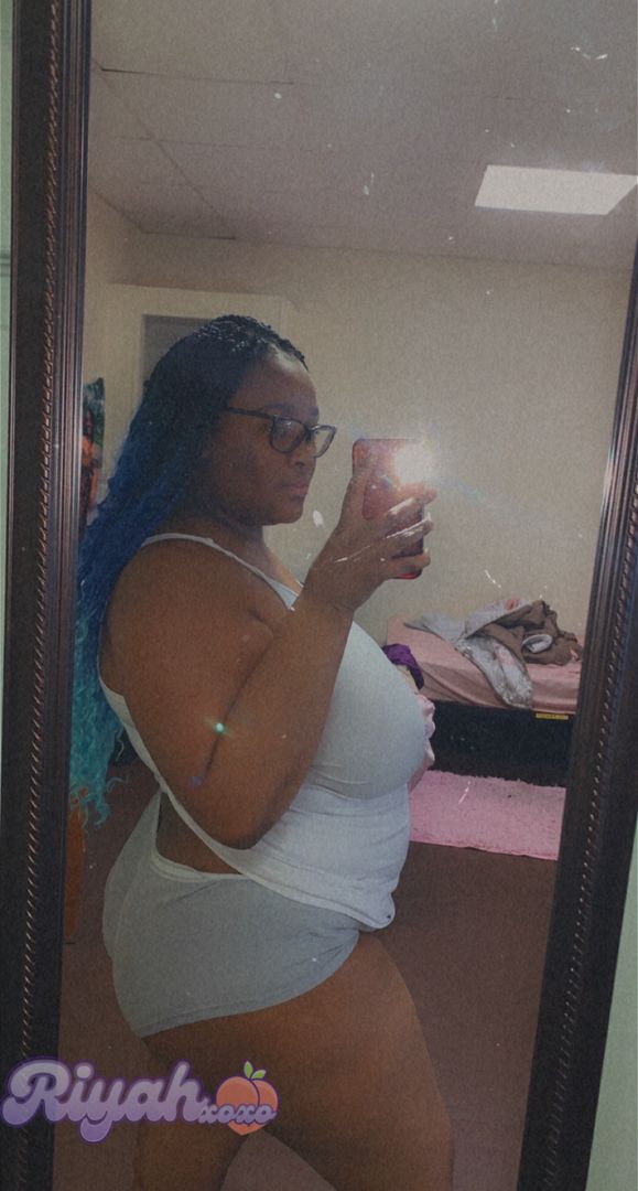 Here’s some mirror pics for you bby💙