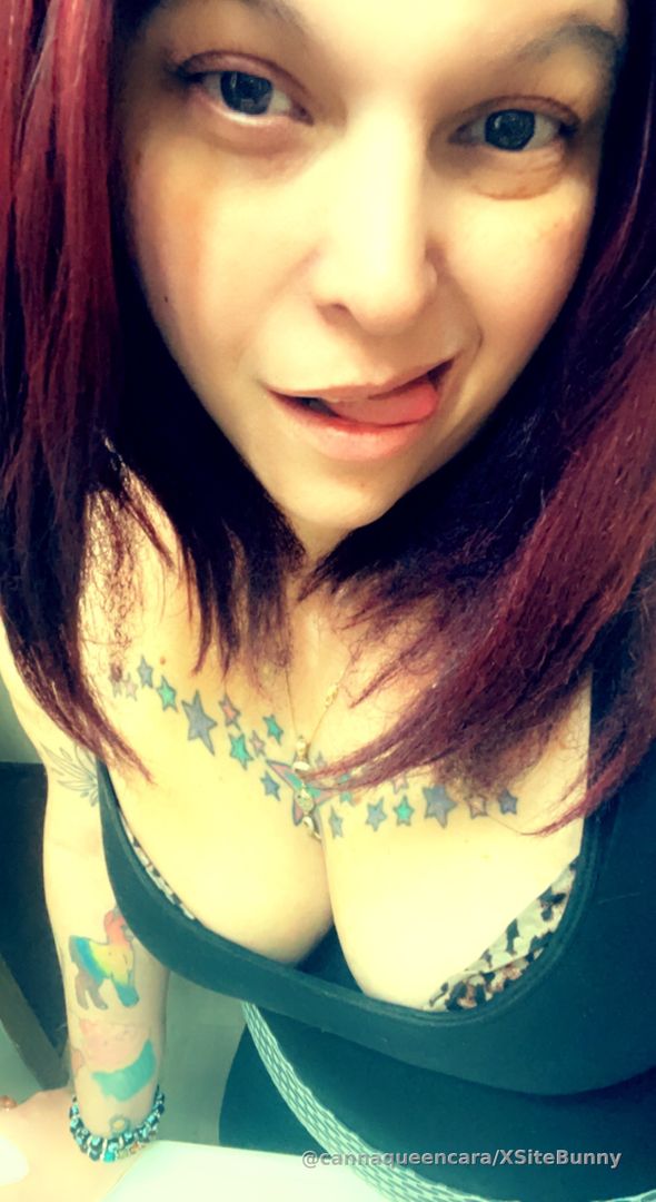 Big Titty Tattooed BBW Plays W/ Big Boobs 