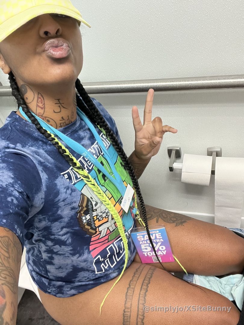 You know I’m always on the toilet 😂