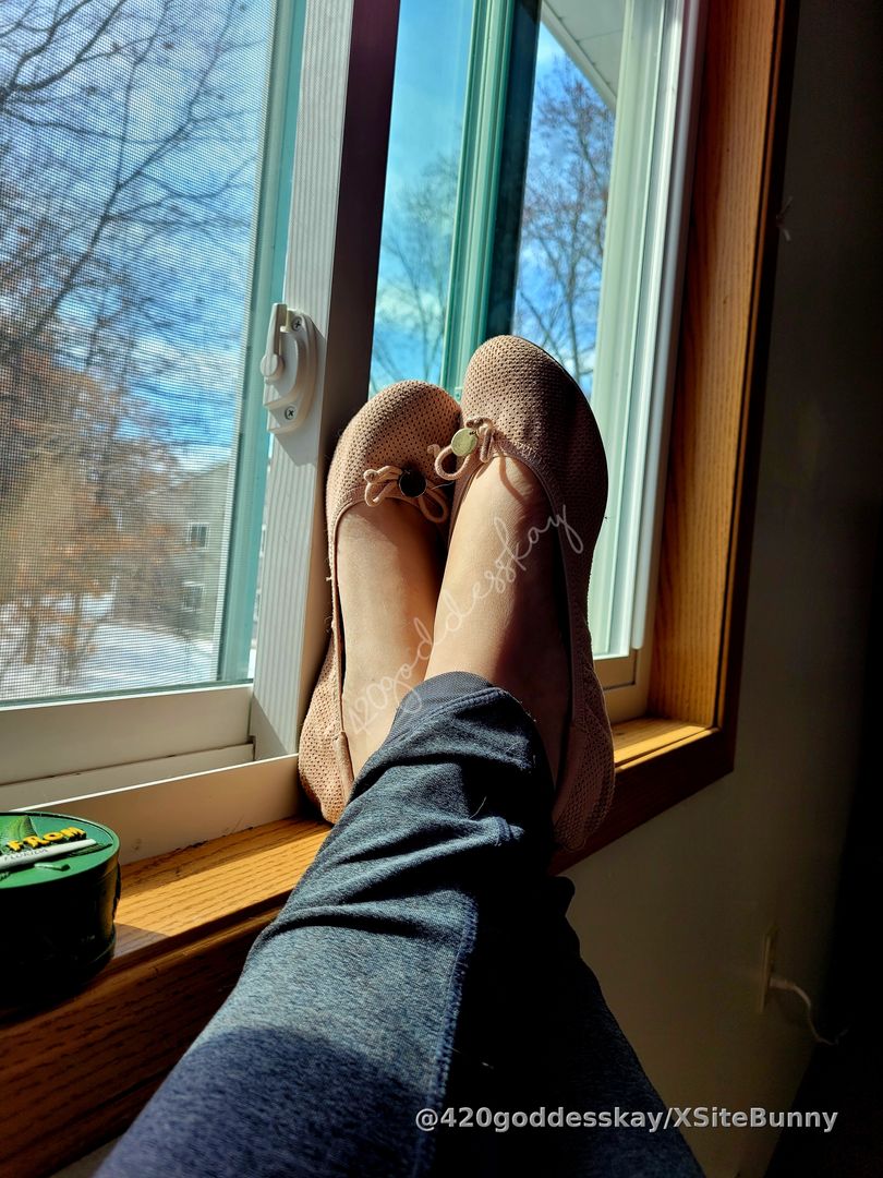 Worshipping a Goddess means you Worship every part of Her. From the top of Her head to the tip of Her toes, you will worship. finDom 👑