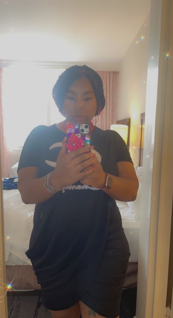 Hey there... new here... taking a look around ✊🏽😘