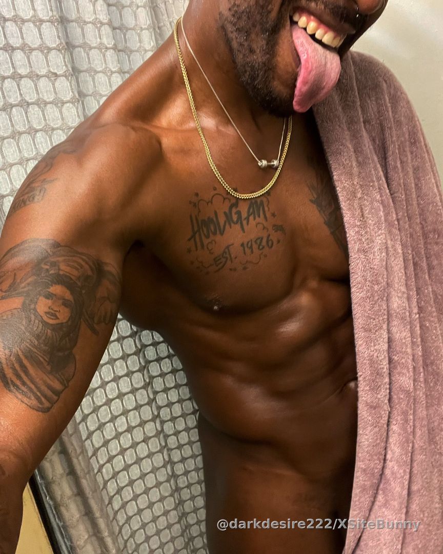 Who else loves their shower time? 🚿🧽.  Cleanliness is next to godliness👌🏿 😏😋