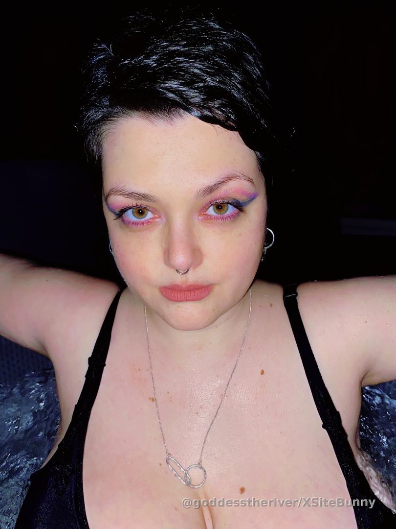 Just as the skies fall
The moon knows to rise

#goddess #worship #goddessworship #facefetish #makeup