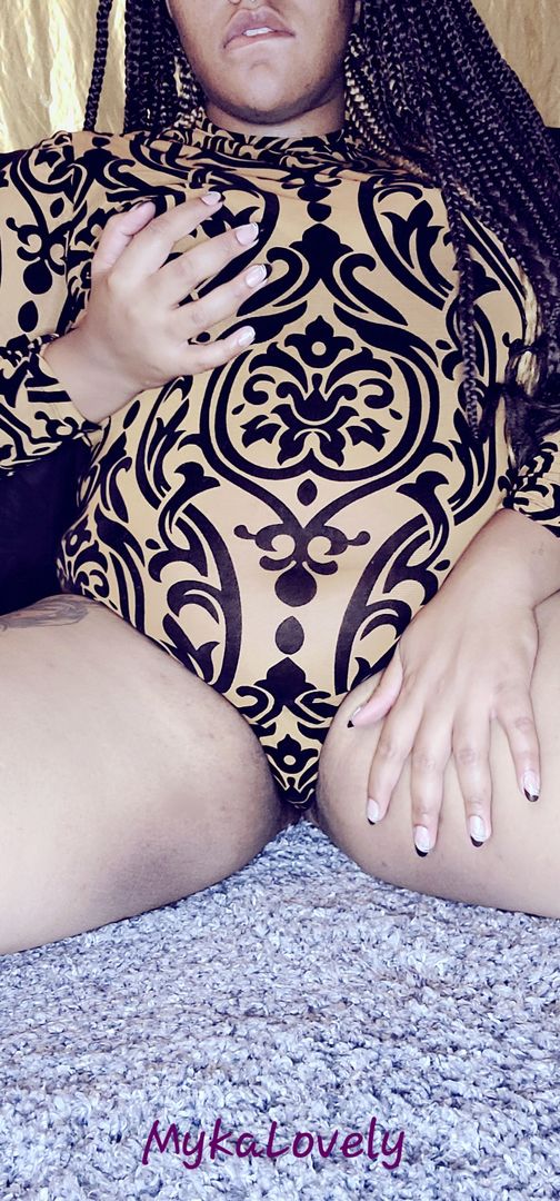 I can't hide
The way I'm feeling inside
The pain is killing me, cause
I wanna let the world know

- Kelly Price, Secret Love