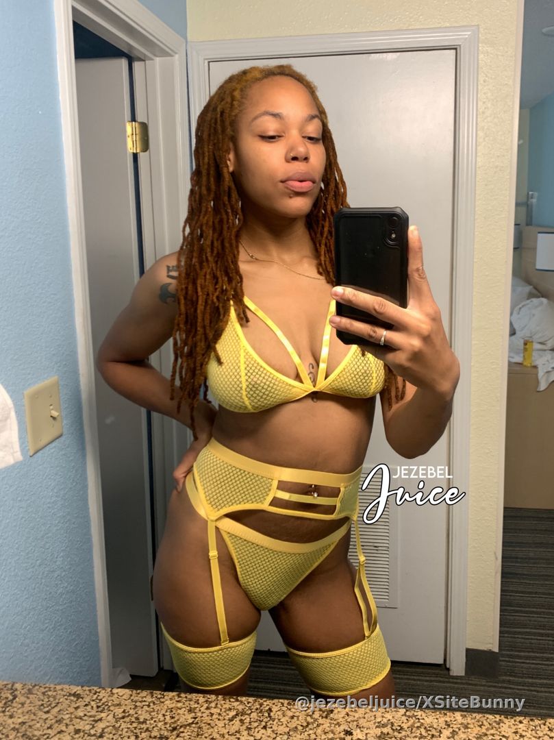 Goddess Tease | Showing off my assets in a yellow set 😋