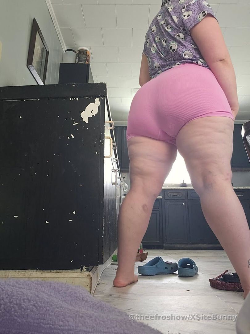 A cute picture set of Wolfbaby's ass and then she shits on video!