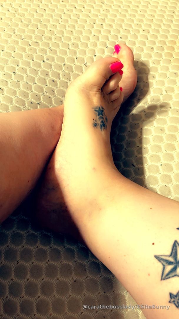 BBW flaunting her curves in short green skirt - bonus foot pic 