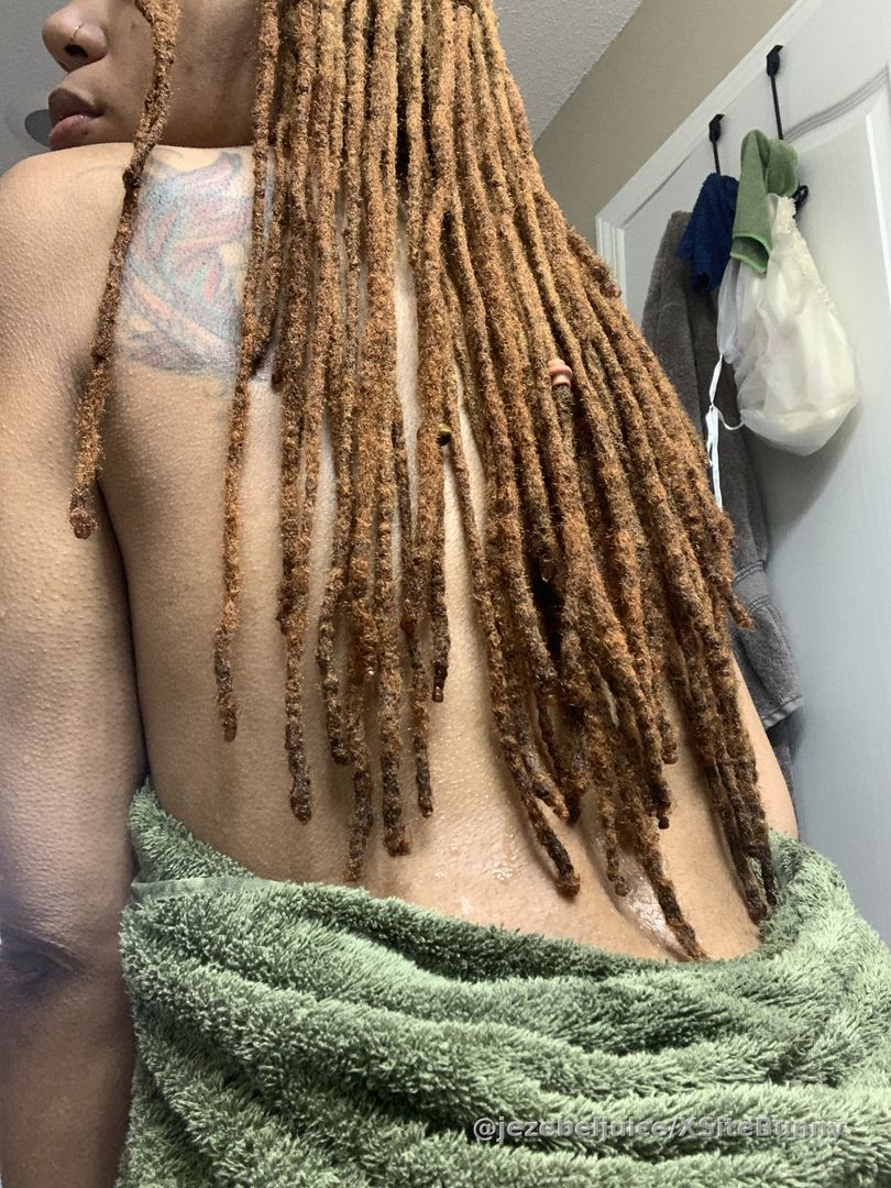 Fresh out the shower set. 💦

Who misses the locs? 👀