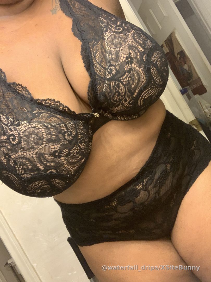 I love high wasted lace panties 🖤