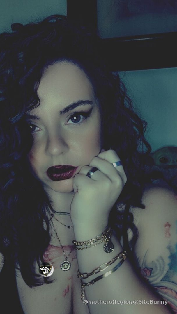 🎶Good mooorniiing🎶 It's alright to rest. It's alright to have rested more than you have recovered. In a hustling-obsessive society, know that taking breaks is of utmost importance. That is even how you integrate exercise benefits in workouts. Rest is vital.☀️🖤