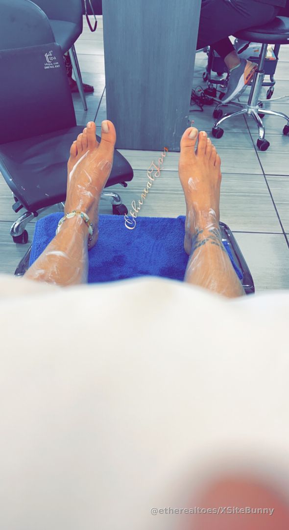 Nude toes 😈