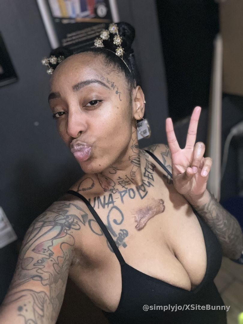 Happy titty Tuesday loves💋💚