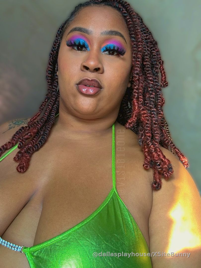 The loss of all your senses, Your ruin is mine. 
Just imagine all the shakes and chills leaving your body after you send for the umpteenth time. Keep sending. Make my notifications sound like a fucking slot machine
