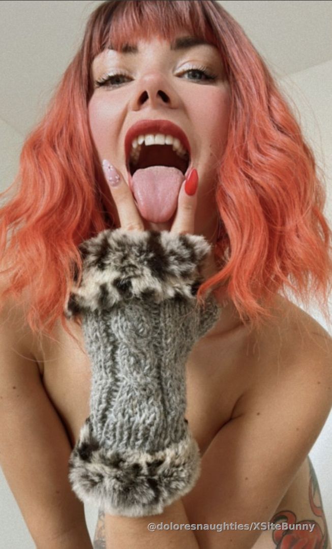 Come lick and worship me!