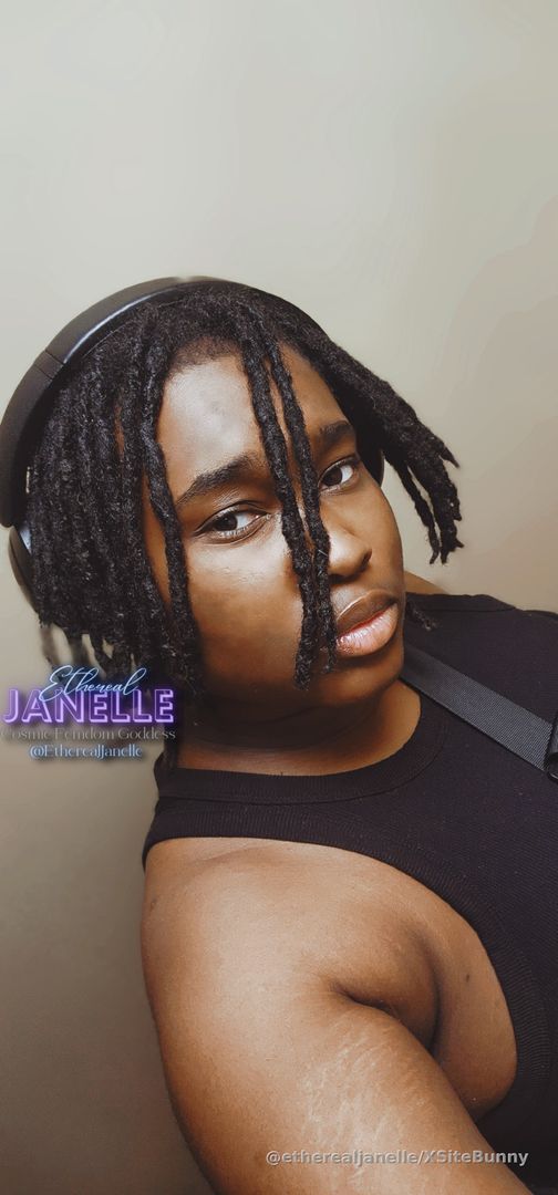 One thing that we are not going to do is pretend like my #ass doesn't make your dick hard af. 