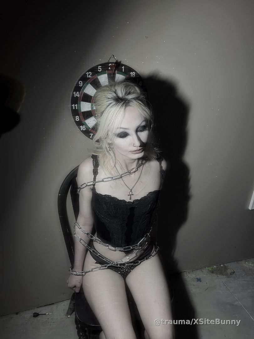 target practice pinup preview images
preview for a video & full photoshoot with cnc on screen drug use drugging gloves asphyxiation lingerie groping while unconscious / somnophilia. i believe there is a snuff / murder (simulated of course) in this one too (not here, in the finished product).
trying to hit that 60 post limit so my videos show up when i’ve finished editing, sorry.