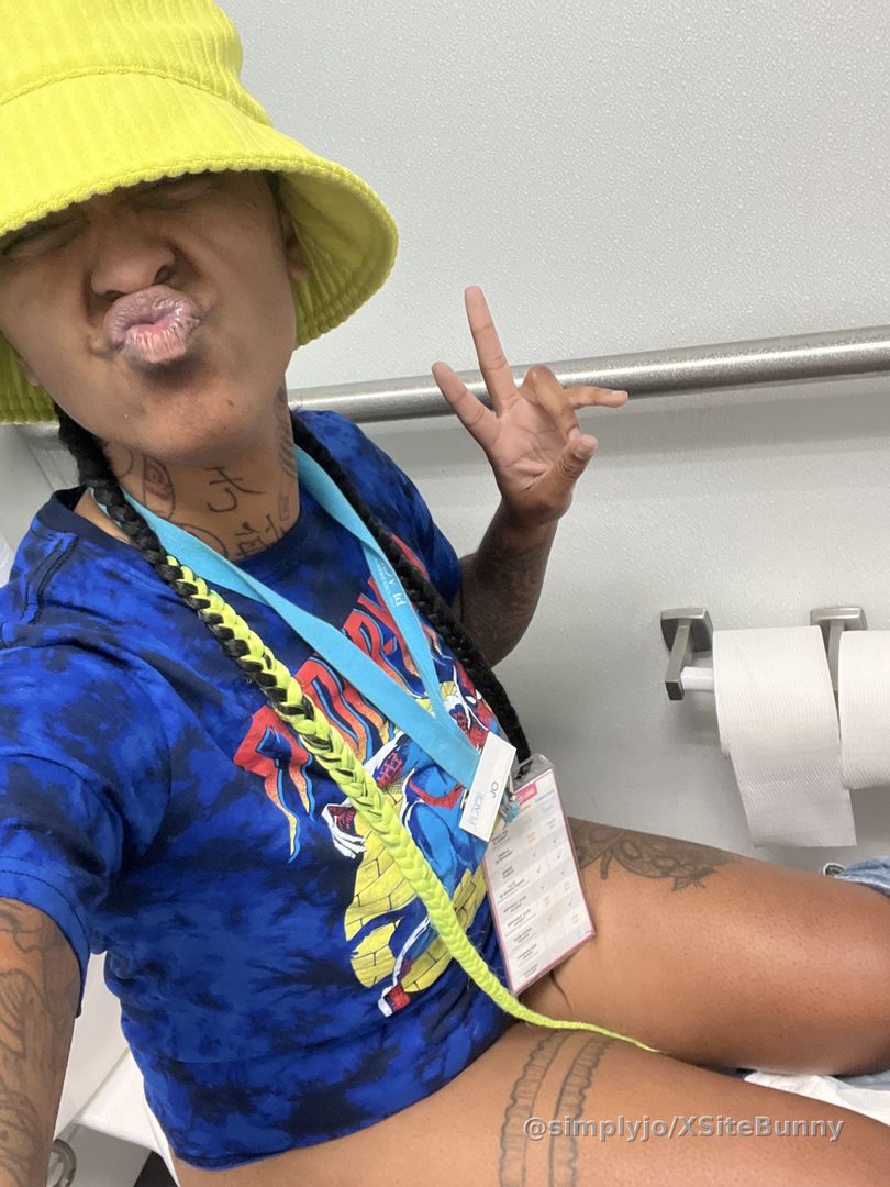 Toilet selfie at work 🤪