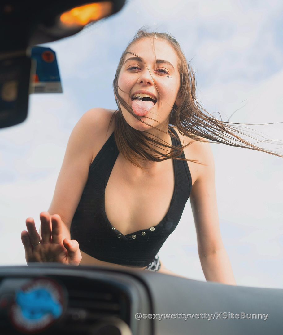 New To Site! Wanted To Introduce Myself 🥰 I'm a 26yr Stoner Babe Who Loves to Adventure Kinks. I Love Fast Car, Guns, Music, and Being Spoiled! 🤭 