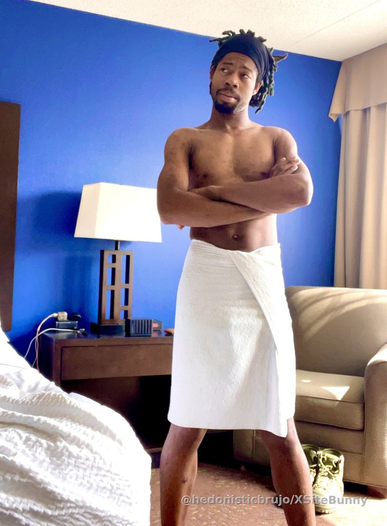 Happy Milan Monday my sexy Harlots don’t forget make a purchase today only get a custom. 