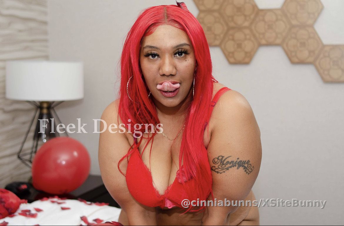 When you look in the dictionary
 the word REDBONE   yeah 😜
my picture is next to it 

Lick the cum off my pierced Kewchi  💋 