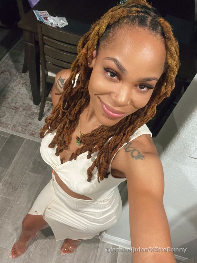 The face and the feet forever in sync 🤭