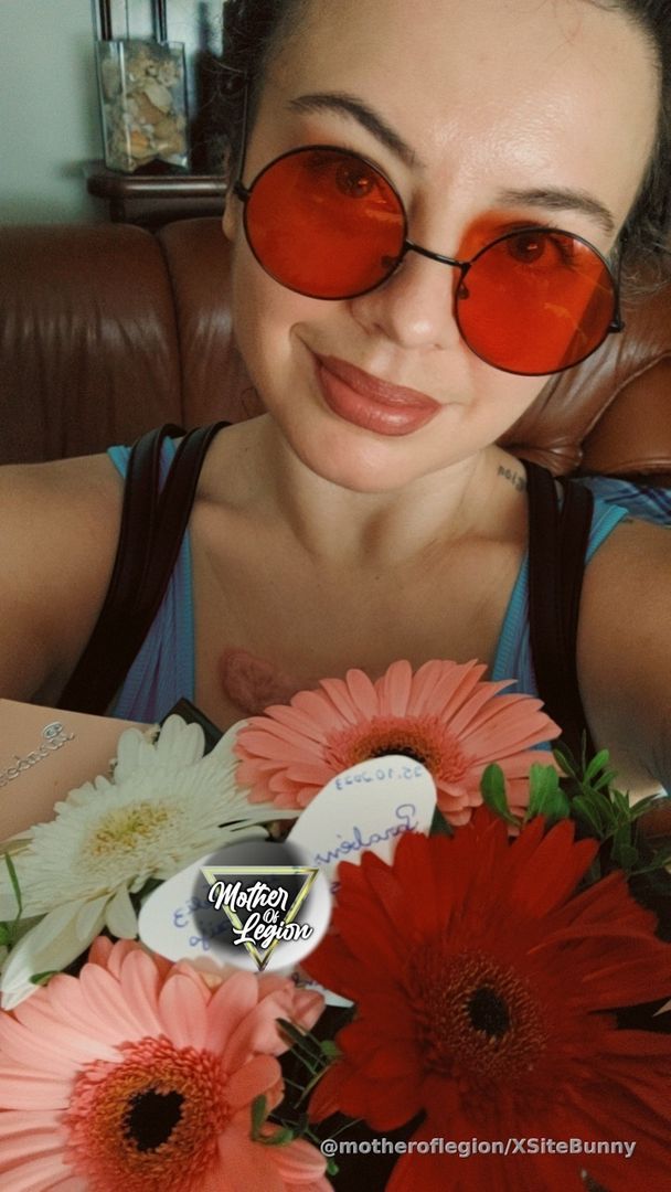 🎶Good mooorniiing🎶 BBs, if you want somebody, if you like somebody, if you love somebody, don't let them second-guess it, don't let them feel like an option on a shelf at the grocery store. Though it can be scary, can feel unnatural, tell them.☀️🖤