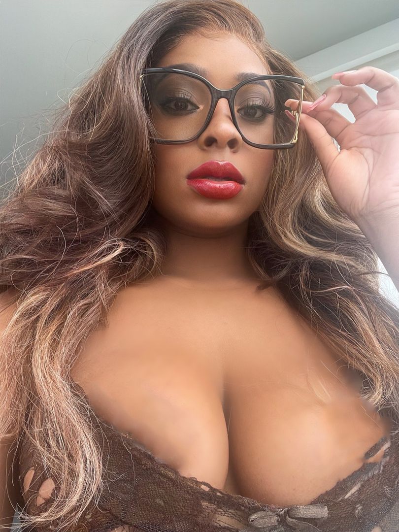 Show me all your problem areas.

#masseuse #Bookme