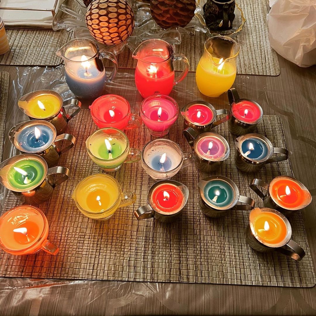 Wax play is about providing sensation and calm. I also had a good time performing this art.