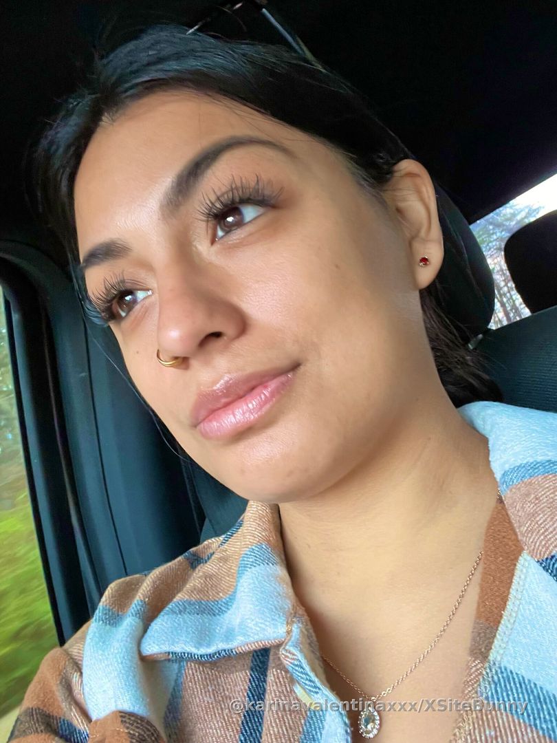 Look at me! On my way to the airport thinking about all the chocolate cocks I’m about to devour 🤤🤤🤤