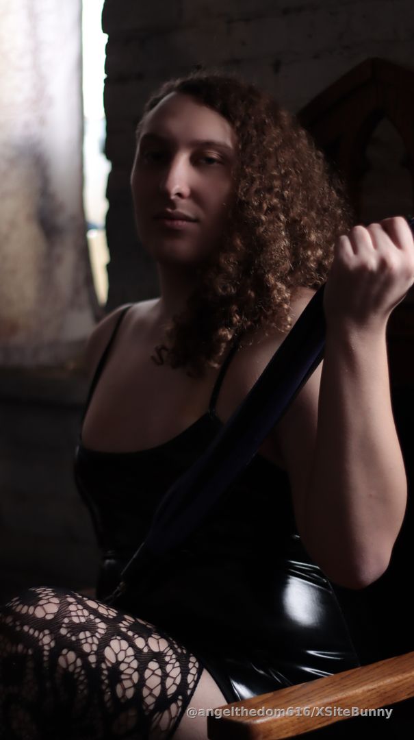 Thought I would post these old SFW pics I took a while ago. They're old, but gold. 