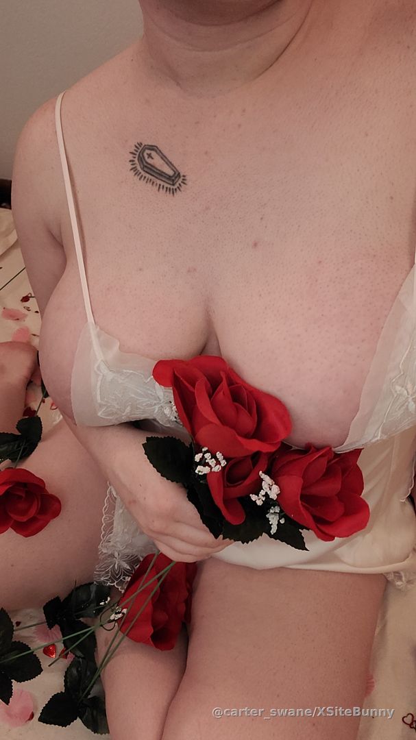 An old bondage Valentines day photo set + a bonus pic of the glitter that ended up stuck to my ass