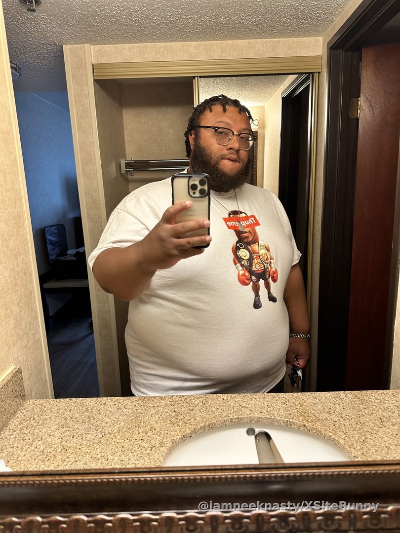 im very sorry for my absence but new kontent is cummin. this fat dick of mine and more 💩 vids. i appreciate everyone that fwm