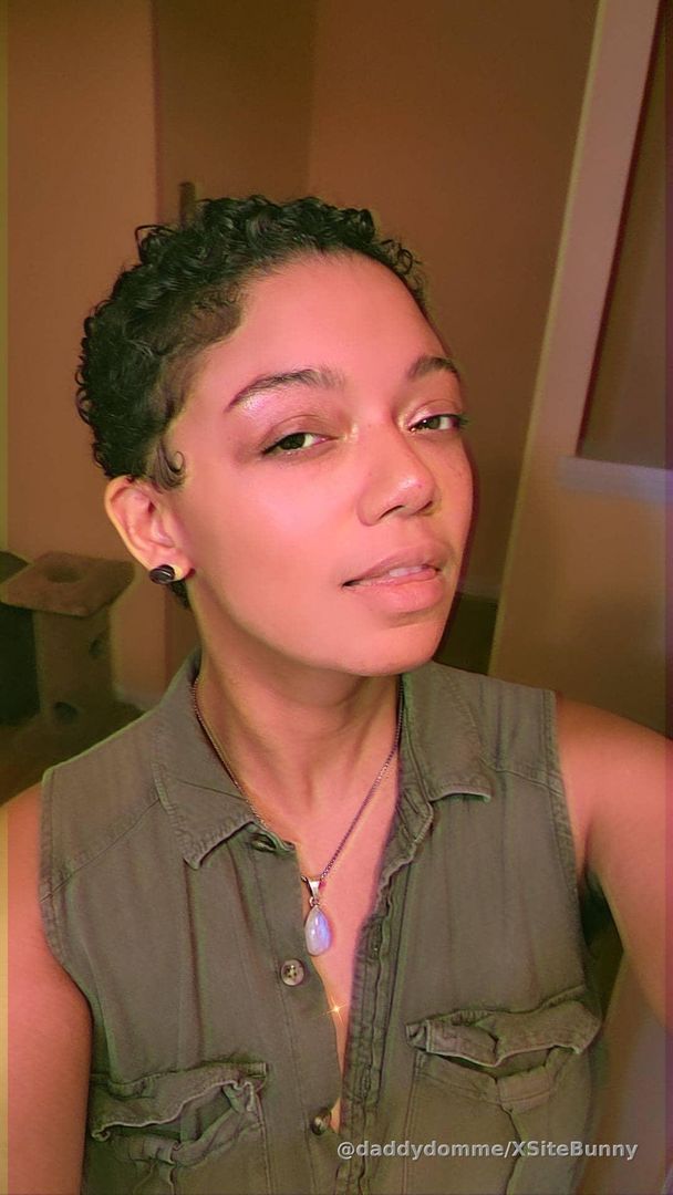 Wet wet smooth and stubbly pussy