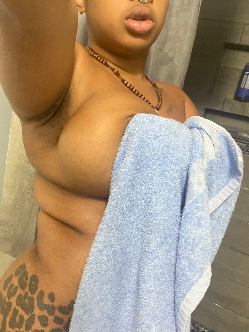 Showers are my favorite part of everyday😏💦💦
