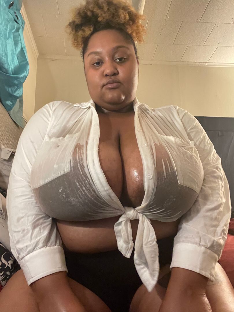 Unlock for 8 oiled up pics & 4 teasers vids